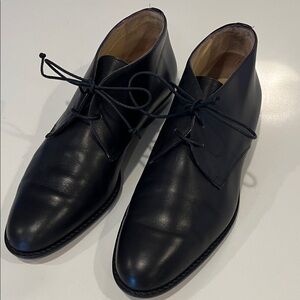 Like New Vintage Ann Taylor Black Leather Made In Italy Chukka style shoes. 7.5
